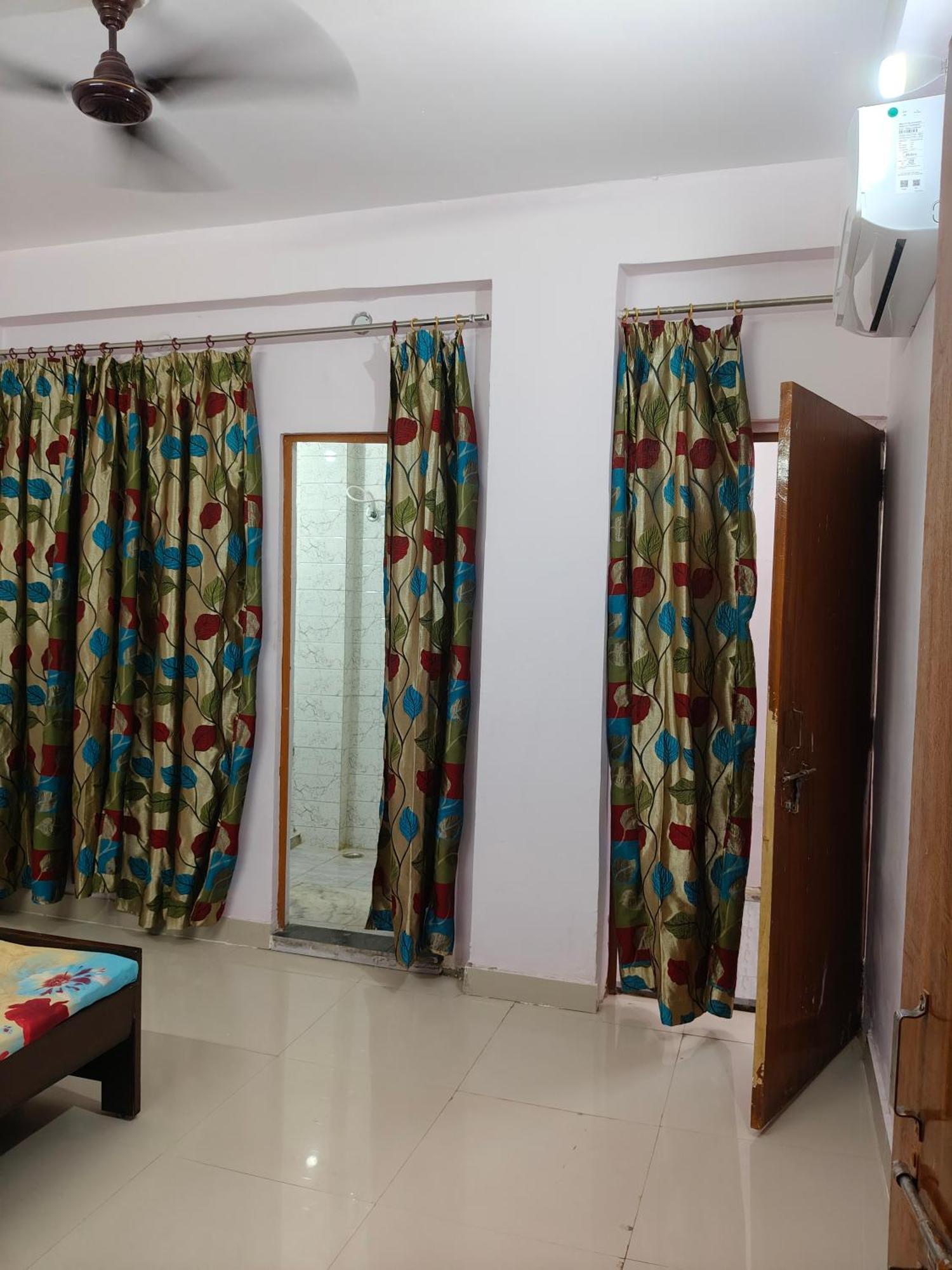 Sharda Homestay Ayodhya Buitenkant foto